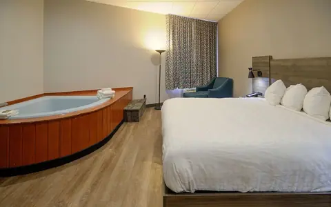 Clarion Pointe Inn & Suites