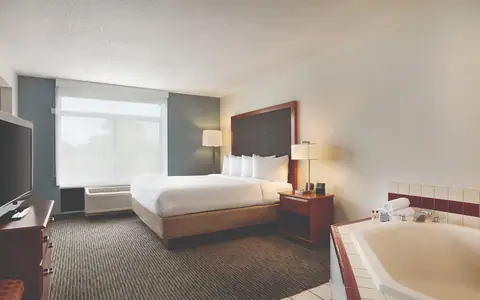 Wingate by Wyndham Bridgeport