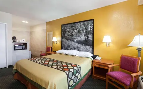 Super 8 by Wyndham Bakersfield South CA