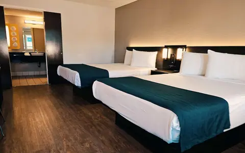 Motel 6 Anaheim, CA - Maingate
