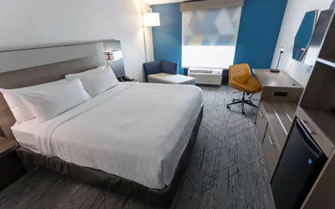 Holiday Inn Express & Suites Huntsville Airport, an IHG hotel