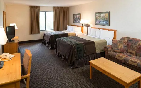 Kelly Inn and Suites Mitchell