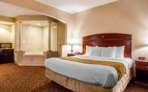 Comfort Suites East