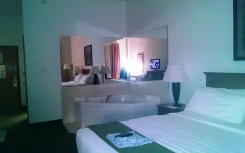 Holiday Inn Express Hotel & Suites San Antonio