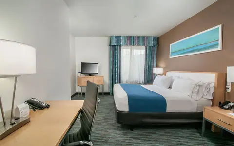 Holiday Inn Express & Suites San Antonio Rivercenter Area, an IHG hotel