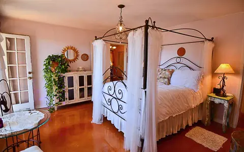 Casa del Sol Bed and Breakfast at Lake Travis