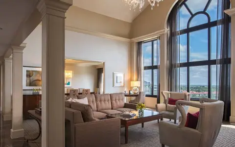 Renaissance Austin Hotel