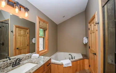 Maple Manor Hotel