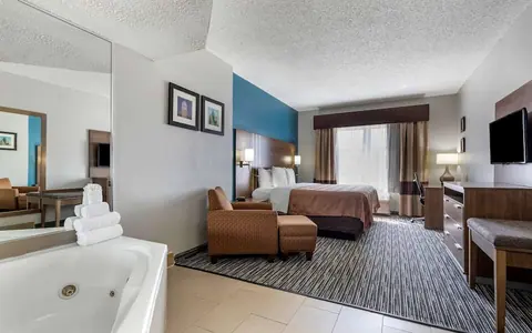Quality Inn & Suites I-35 / Walnut Hill