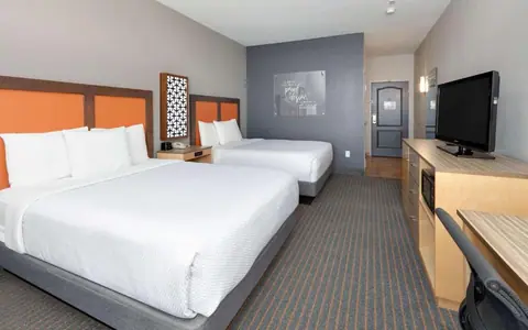La Quinta Inn & Suites by Wyndham Dallas Love Field