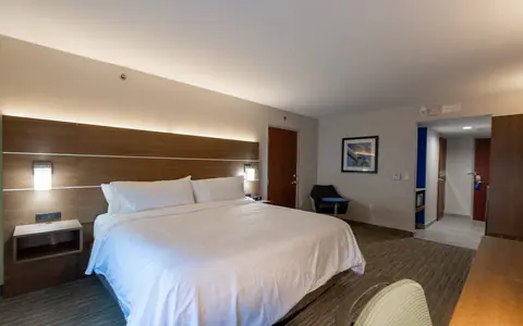 Holiday Inn Express & Suites Arlington North – Stadium Area, an IHG hotel