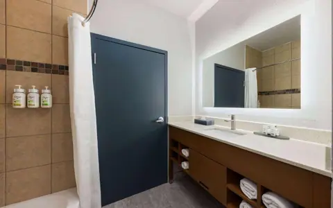 La Quinta Inn & Suites by Wyndham Ft. Worth - Forest Hill TX
