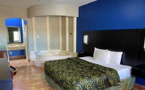 Alamo Inn & Suites