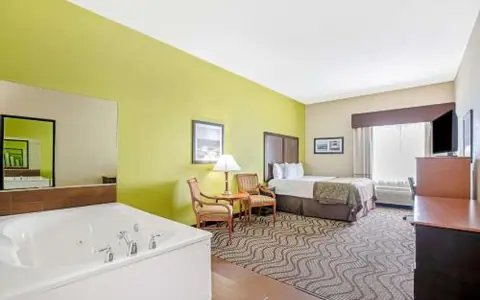 La Quinta Inn & Suites by Wyndham Corpus Christi Airport