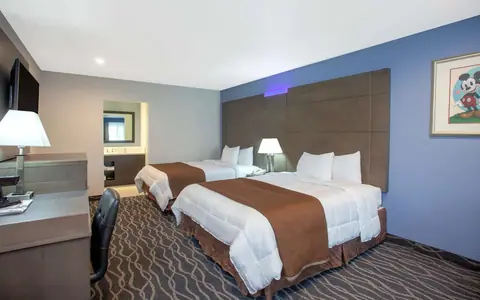 Travelodge Inn & Suites by Wyndham Anaheim on Disneyland Dr