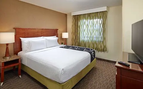 Mission View Inn & Suites