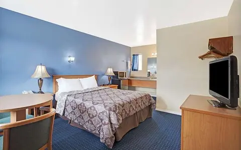 Days Inn by Wyndham Seattle North of Downtown