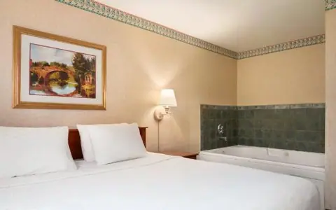 Ramada by Wyndham Kent Seattle Area