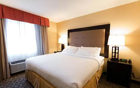 Holiday Inn Express & Suites North Seattle - Shoreline, an IHG hotel