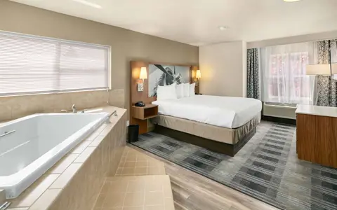 Executive Residency By Best Western Navigator Inn & Suites