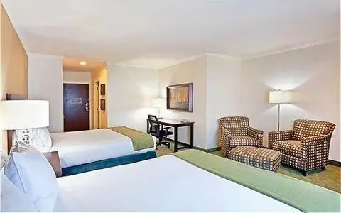 Holiday Inn Express & Suites Tacoma, an IHG hotel