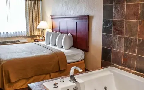Quality Inn & Suites Federal Way