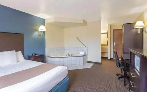 AmericInn by Wyndham Green Bay West
