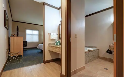 Dimond Center Hotel