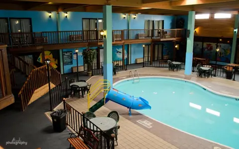 Gladstone Inn & Suites