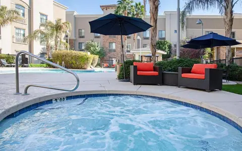 Holiday Inn Express & Suites Phoenix - Glendale Sports Dist, an IHG hotel