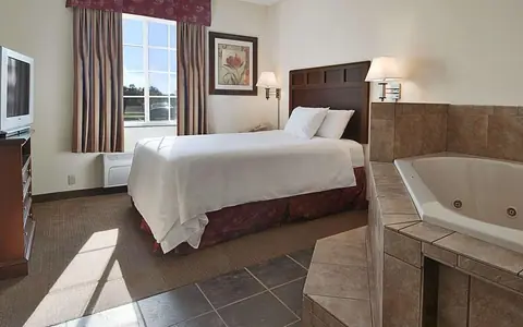 Super 8 by Wyndham Bowling Green North