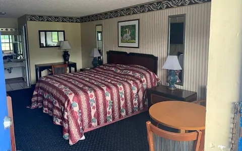 Deerwood Inn Motel & Resort
