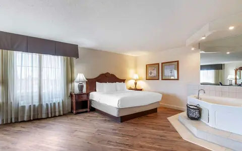Best Western Plus Steeplegate Inn