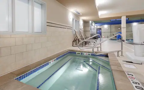 Holiday Inn Express & Suites Mitchell, an IHG hotel