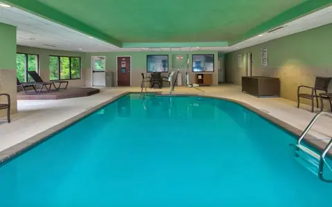 Holiday Inn Express & Suites Chesapeake, an IHG Hotel