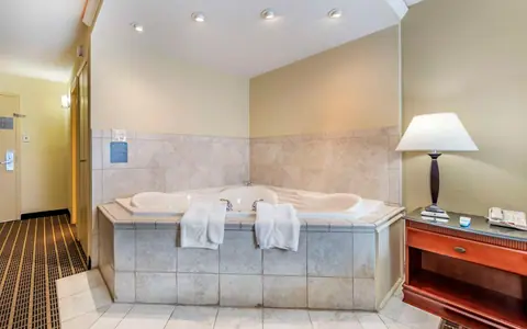 Best Western Plus Bridgeport Inn
