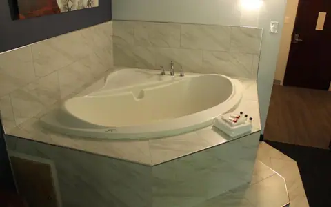 Travelodge by Wyndham Water's Edge Hotel -  Racine