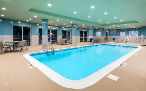 Holiday Inn Express & Suites Florence Northeast, An Ihg Hotel