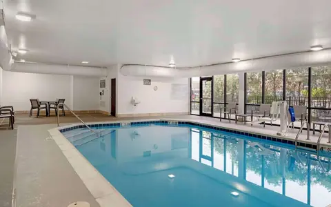 Comfort Suites Elgin