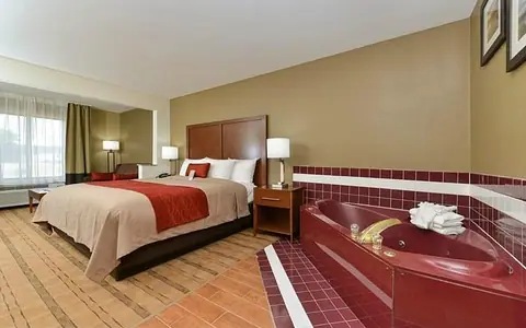 Comfort Inn & Suites Cedar Rapids North - Collins Road