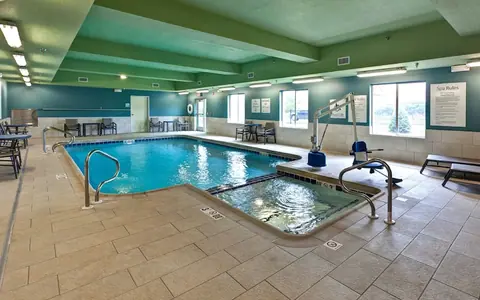 Holiday Inn Express & Suites Manhattan, an IHG hotel
