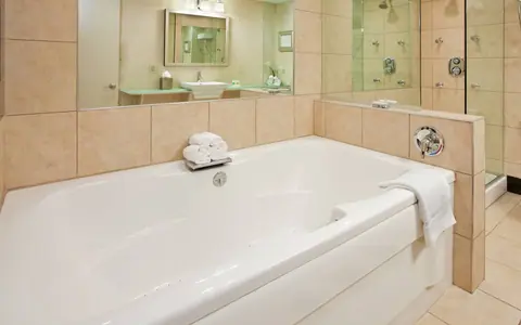 Holiday Inn Manhattan At The Campus, an IHG hotel