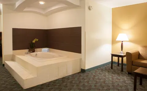 Holiday Inn Express & Suites Canton, an IHG hotel
