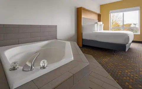 Holiday Inn Express & Suites Jackson/Pearl Intl Airport, an IHG hotel