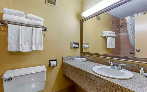 Clarion Inn & Suites Sally Port