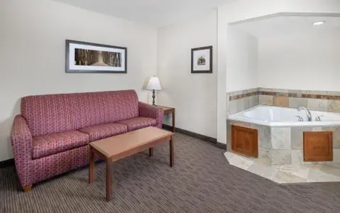 AmericInn by Wyndham Dickinson