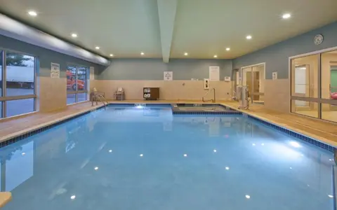 Holiday Inn Express & Suites Parkersburg East, an IHG hotel