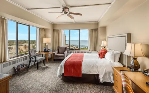 The Hotel Captain Cook