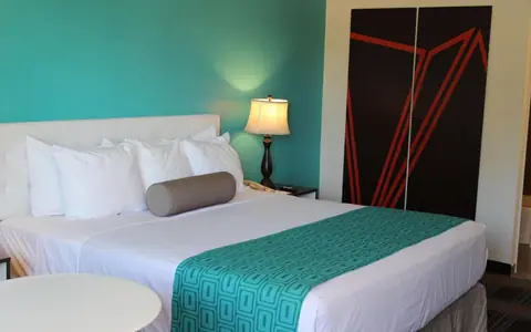 Howard Johnson by Wyndham San Diego Hotel Circle