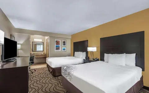 La Quinta Inn & Suites by Wyndham Carlsbad - Legoland Area